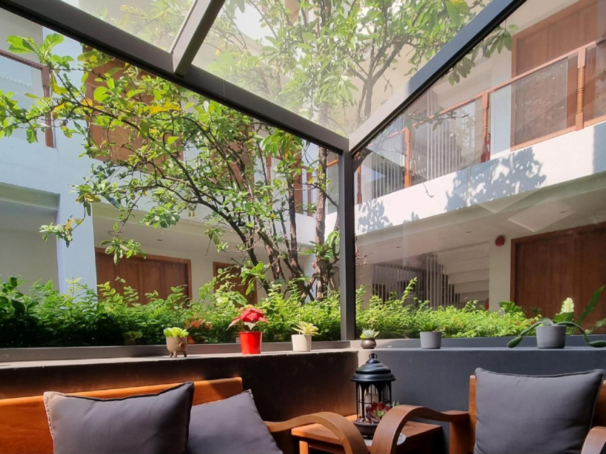 Vali Villa Bangkok Exterior photo